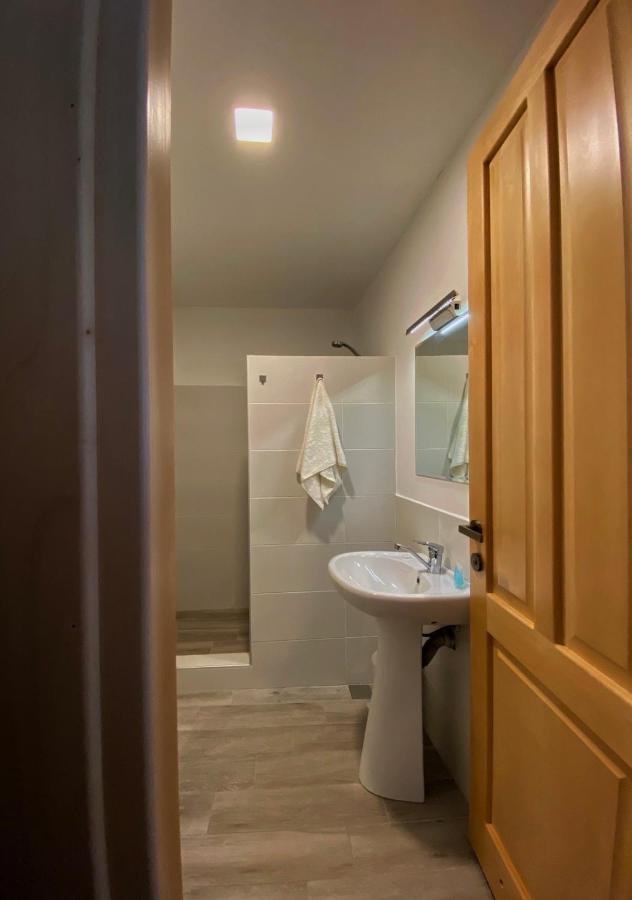 Beko'S Garden Inn Местия Экстерьер фото