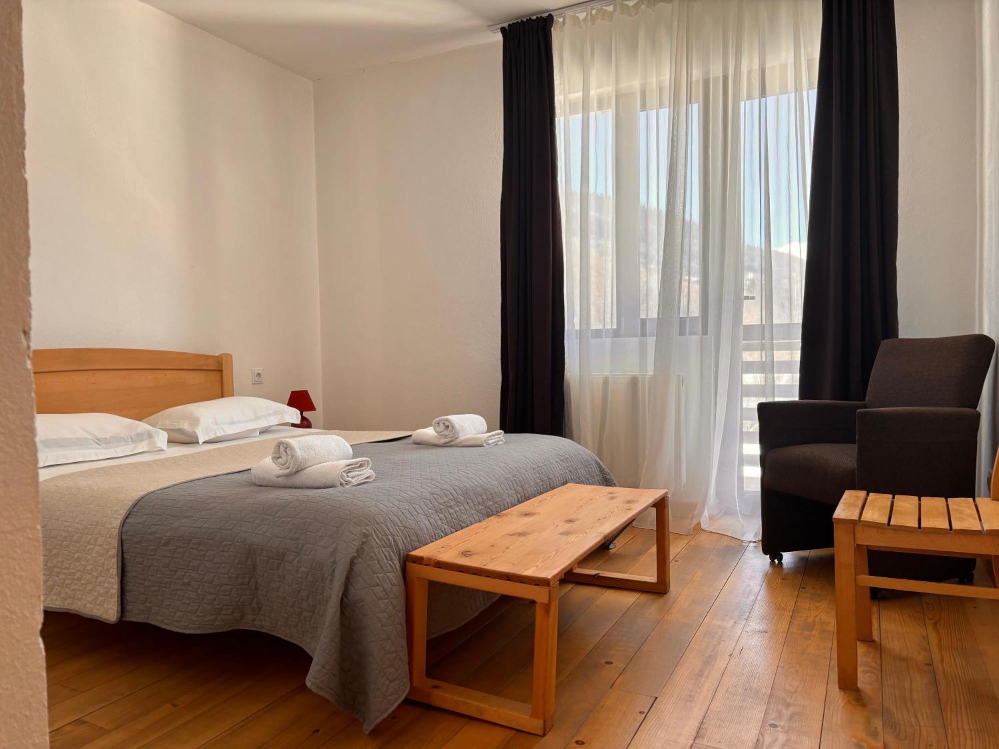 Beko'S Garden Inn Местия Экстерьер фото
