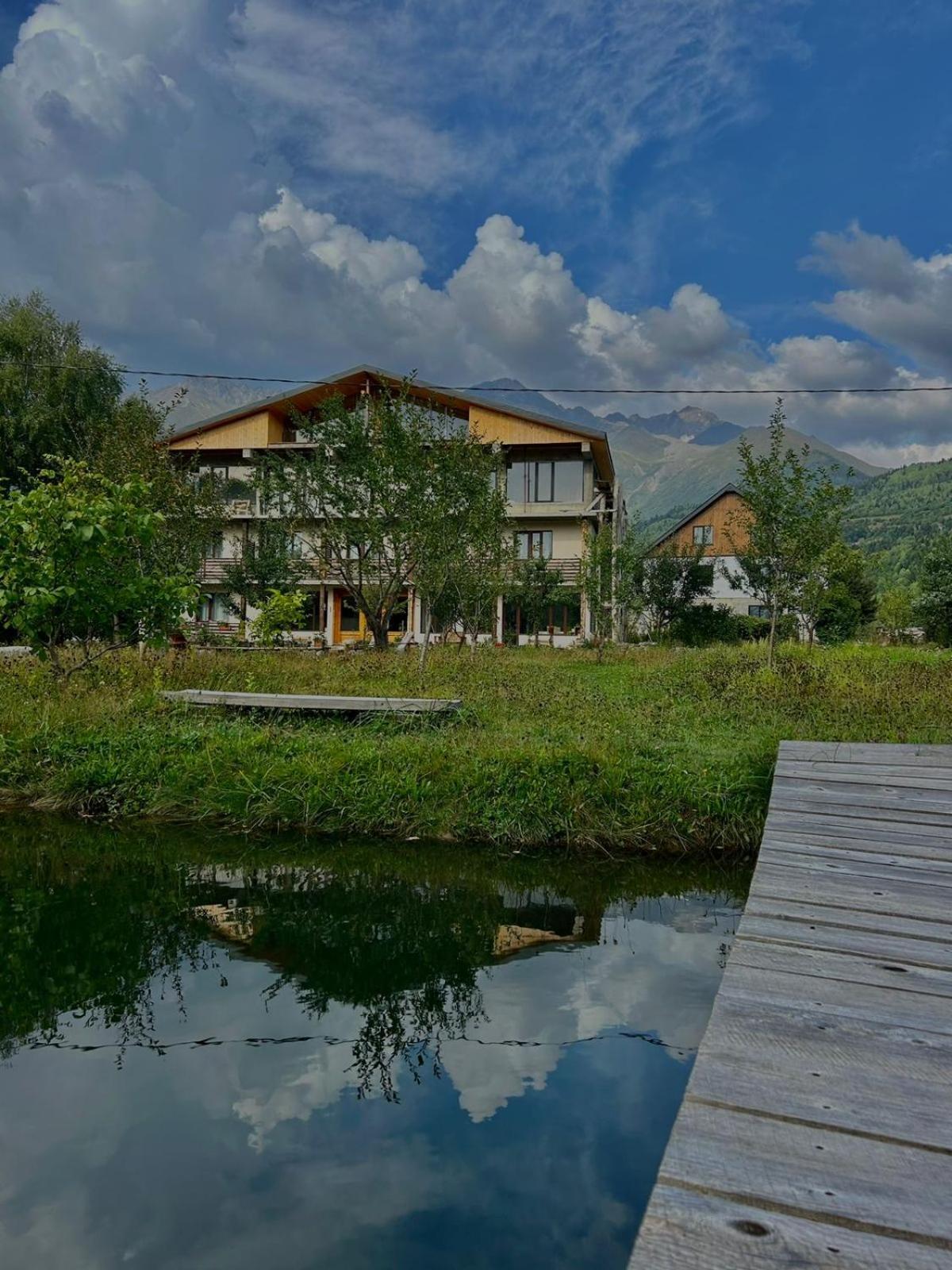 Beko'S Garden Inn Местия Экстерьер фото