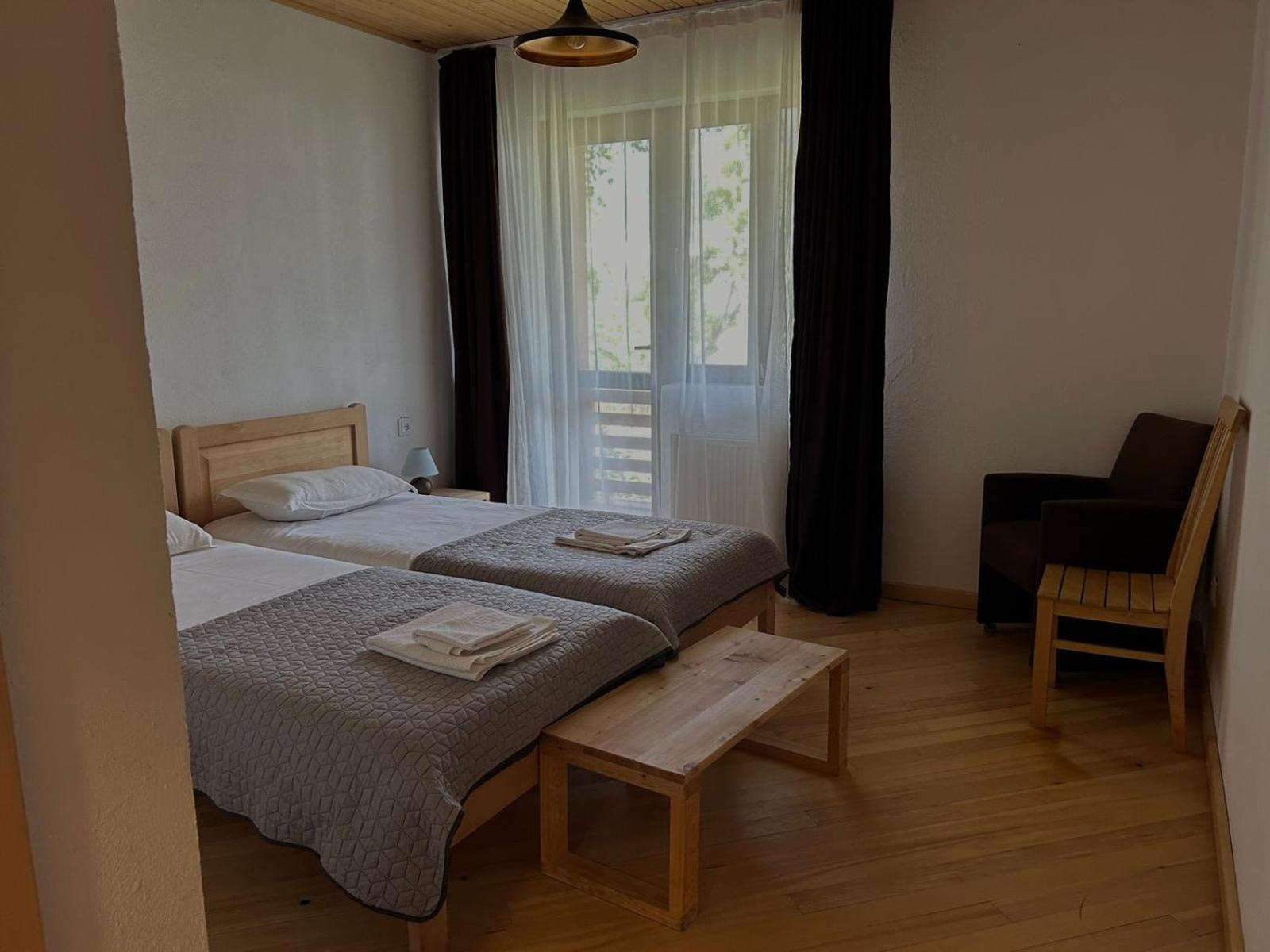 Beko'S Garden Inn Местия Экстерьер фото