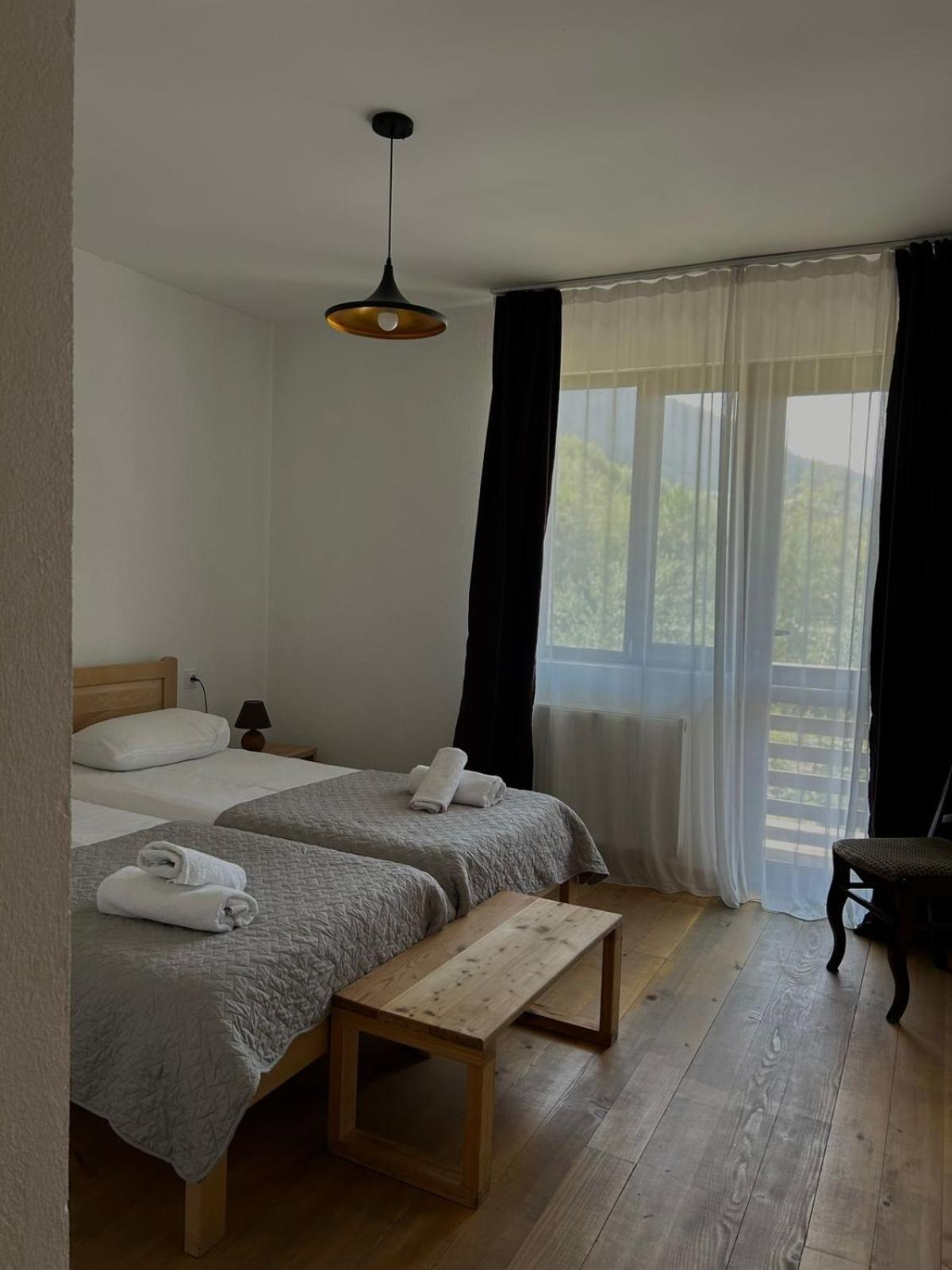 Beko'S Garden Inn Местия Экстерьер фото
