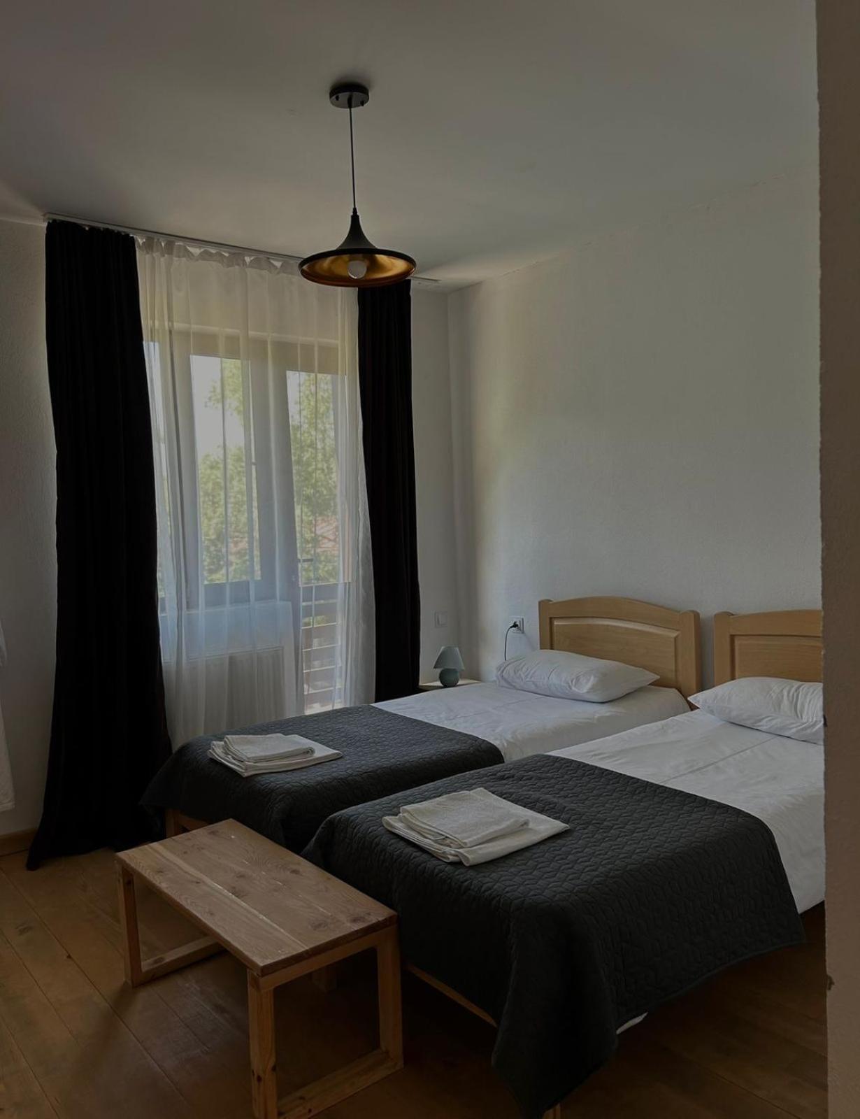 Beko'S Garden Inn Местия Экстерьер фото